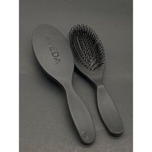 2 Aveda Pramasana Exfoliating Scalp Brush